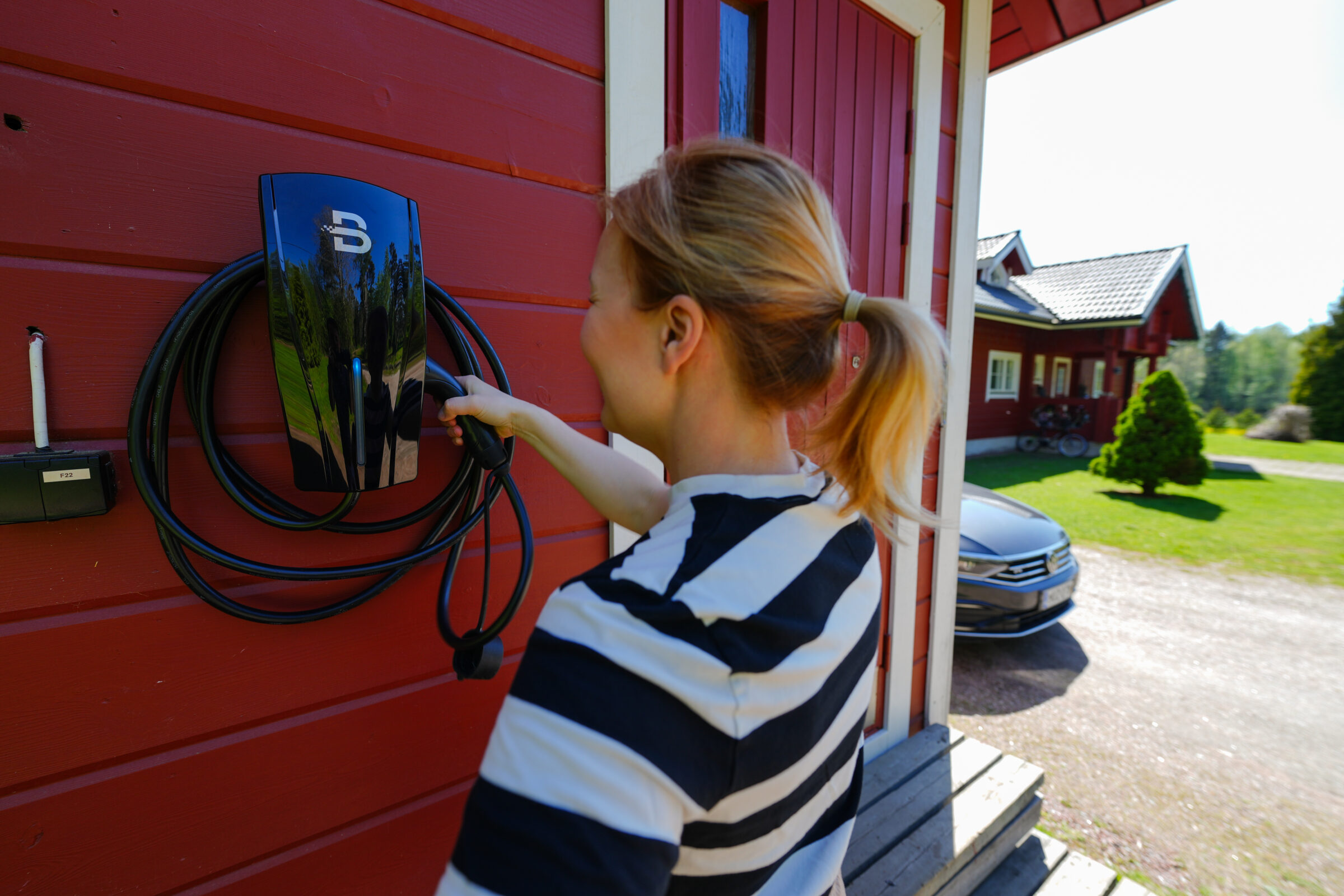 Sähköauton latausasema kotiin