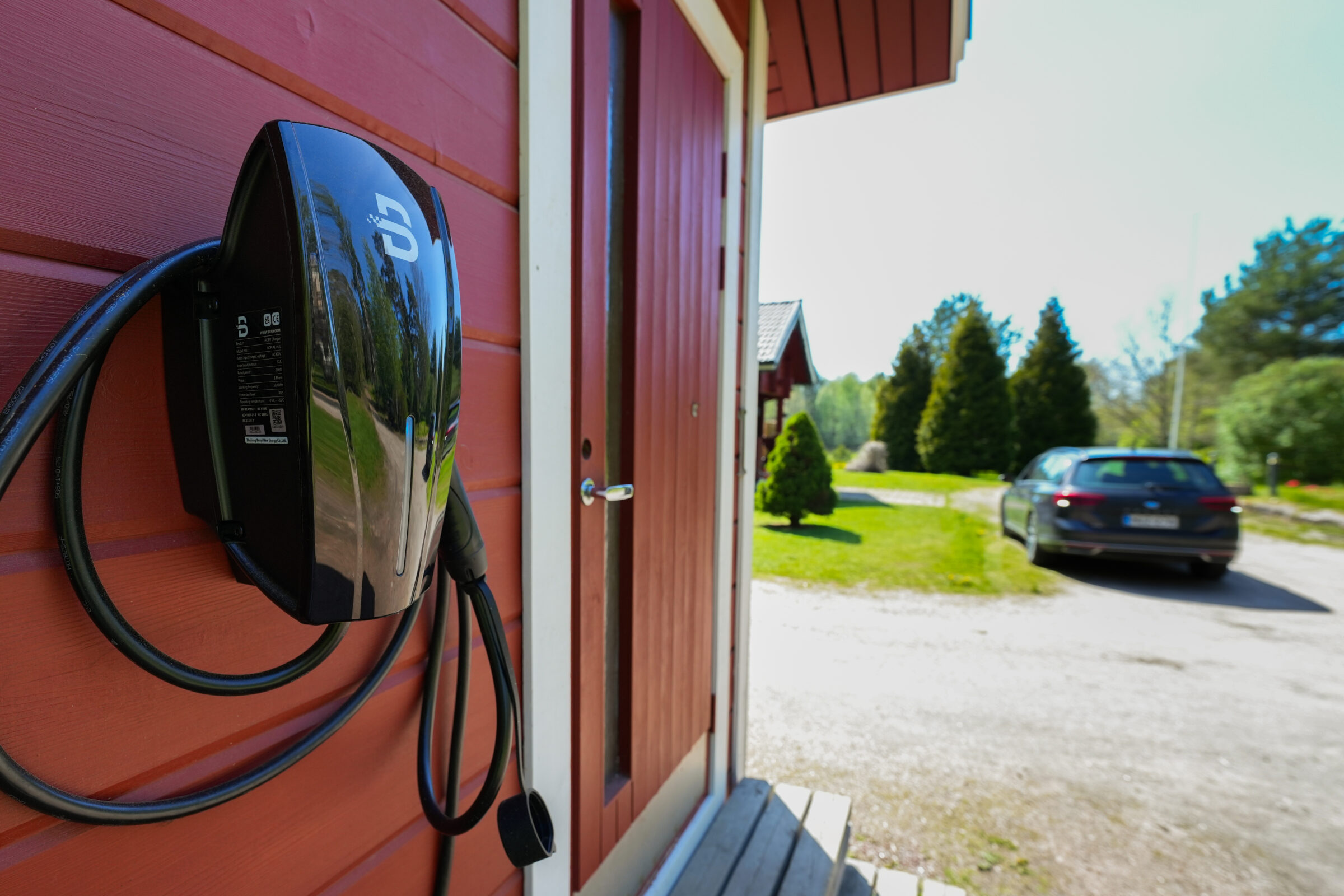 Sähköauton latausasema kotiin